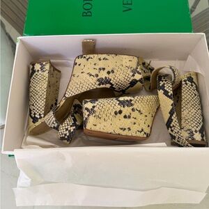 Bottega Veneta tower pumps size 38.5